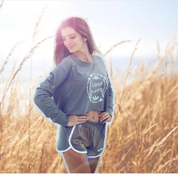 Gray Long Sleeve Crop Fashionable Top - Picture 2 of 2
